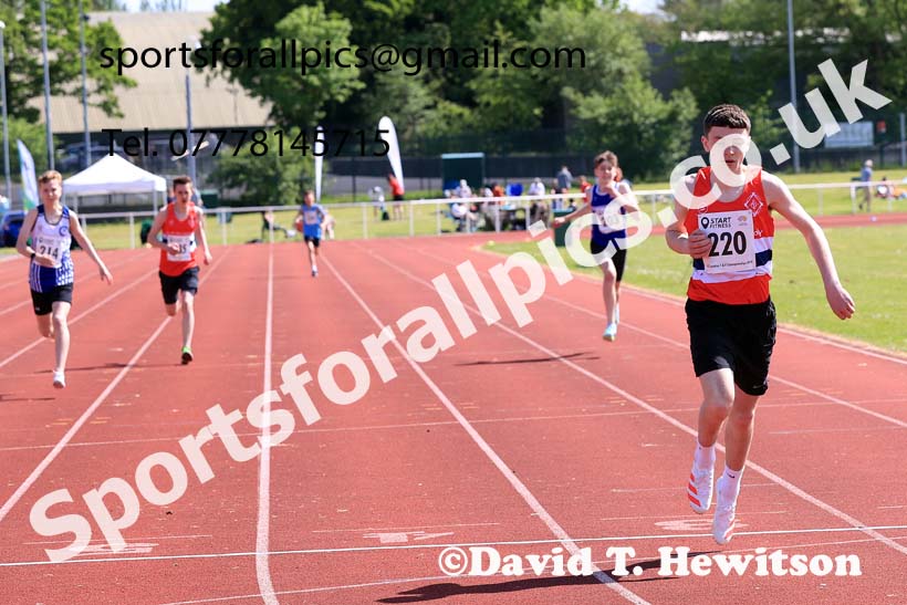 Boys Under-15s 300 metres, 2024 North Eastern Track and Field Champs., Middlesbrough.  Photo: David T. Hewitson/Sports for All Pics